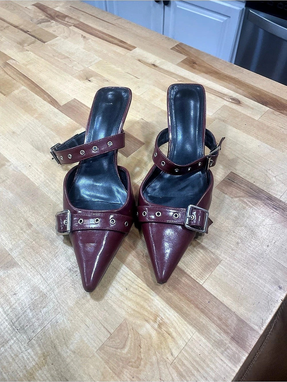 Pointed Toe Buckle Heels in Burgundy